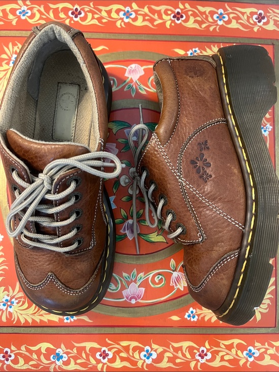 Dr. Martens Shoes - 🌼 RARE Daisy Embossed 12280 Dr. Martens Chunky Platform Oxfords 🌼